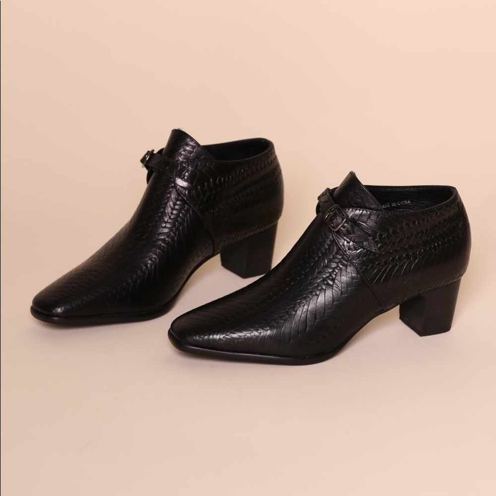 ‼️NWT‼️ Intentionally Blank Mac Embossed Boot